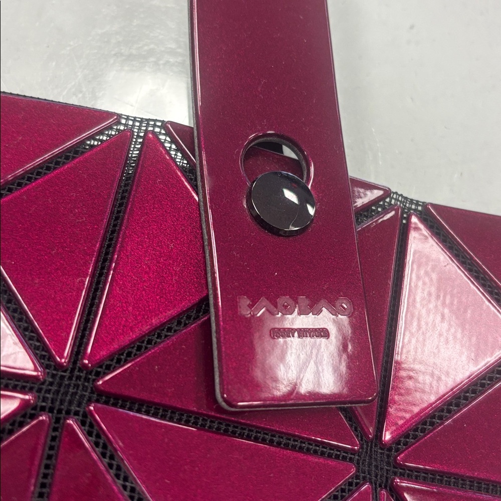 ISSEY MIYAKI BAO BAO "PRISM" AMETHYST PATENT TRIANGLES TOTE BAG - Picture 7 of 10